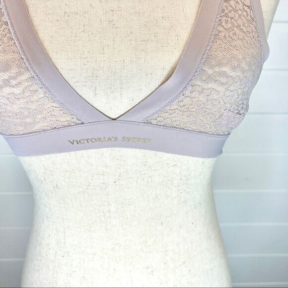Victoria’s Secret Pale Lilac lace Bralette XS Deep V Gold Lettering - Picture 2 of 3